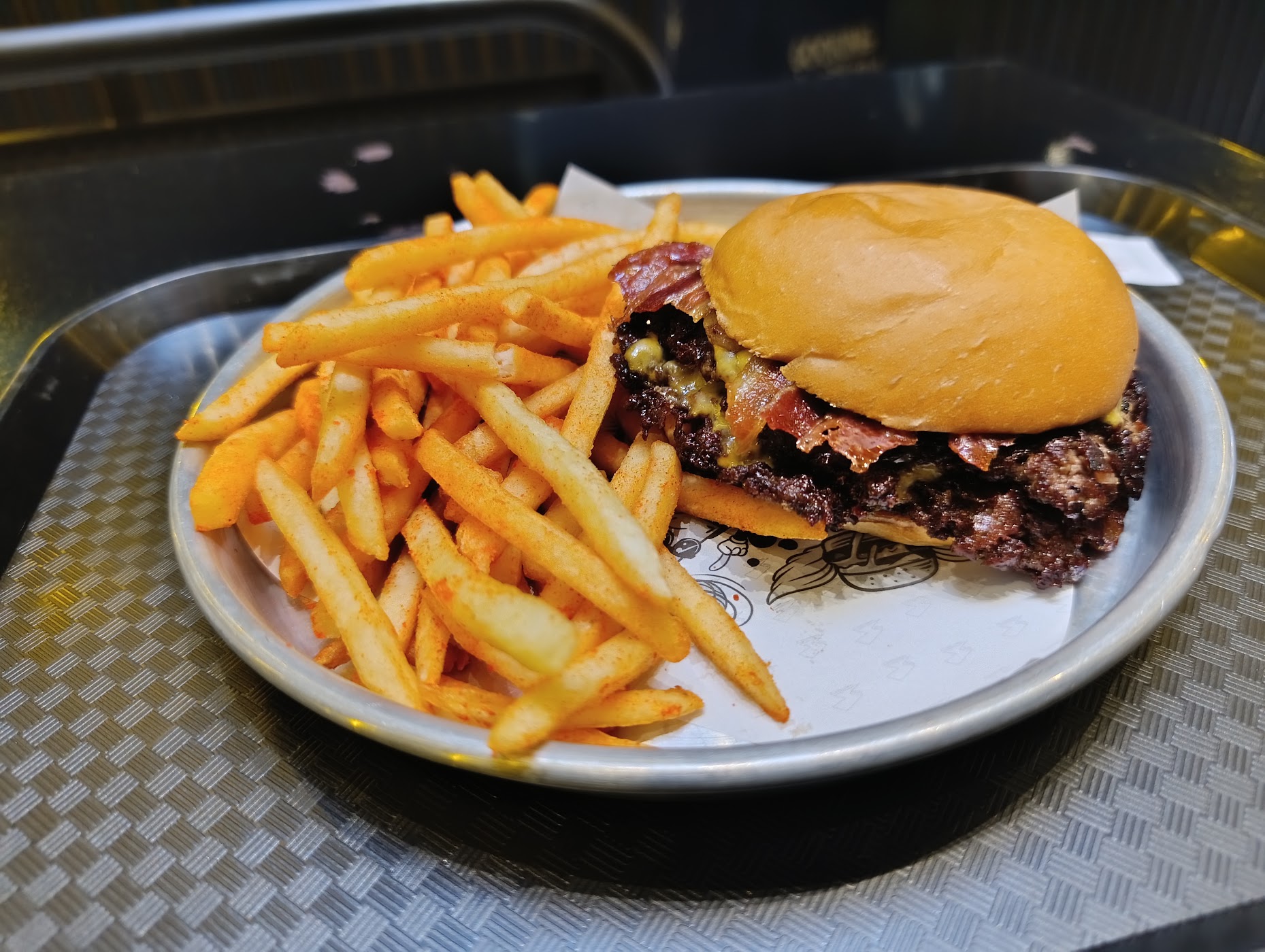 TMT BURGERS HONDURAS 5670